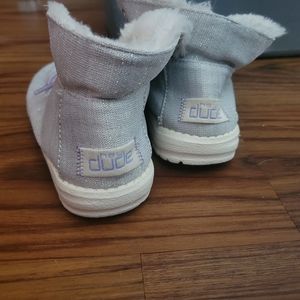 Kids size 11 hey dudes